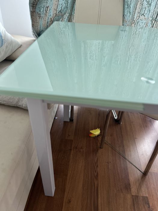 Трапезарна маса стъклена