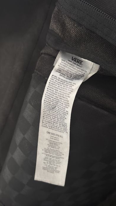 Черный рюкзак Vans