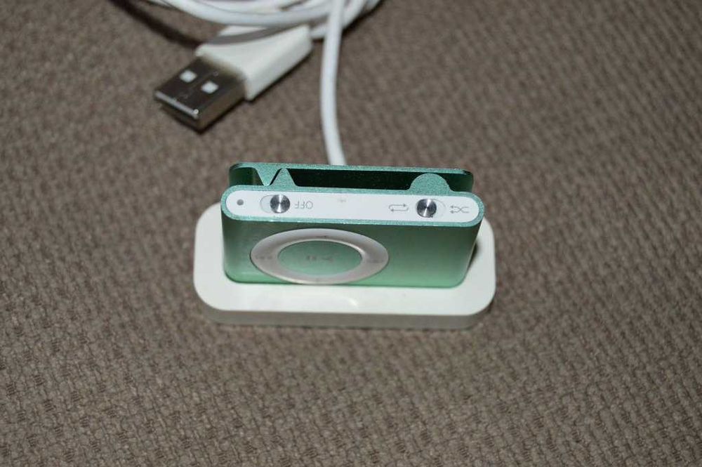 Apple iPod Shuffle Generația 2 (A1204) Verde Metalic 2GB – Complet cu Dock Original USB de Încărcare și Sincronizare