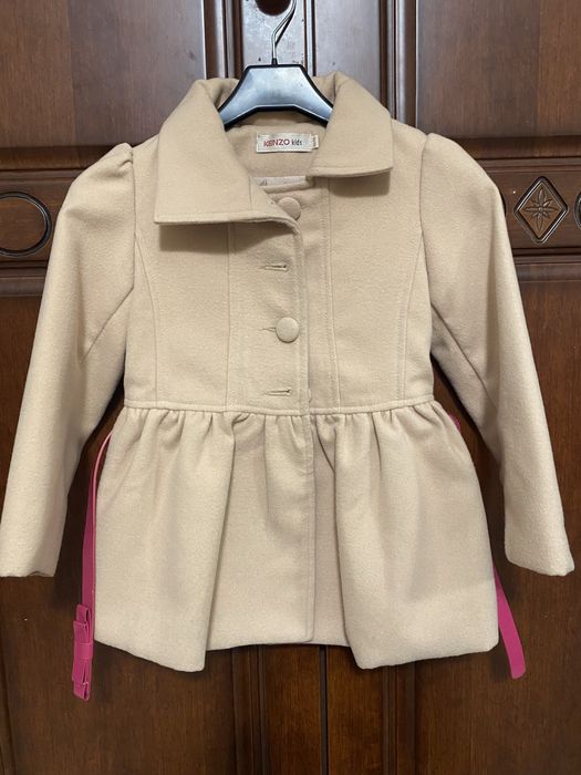 Демисезонное  пальто.