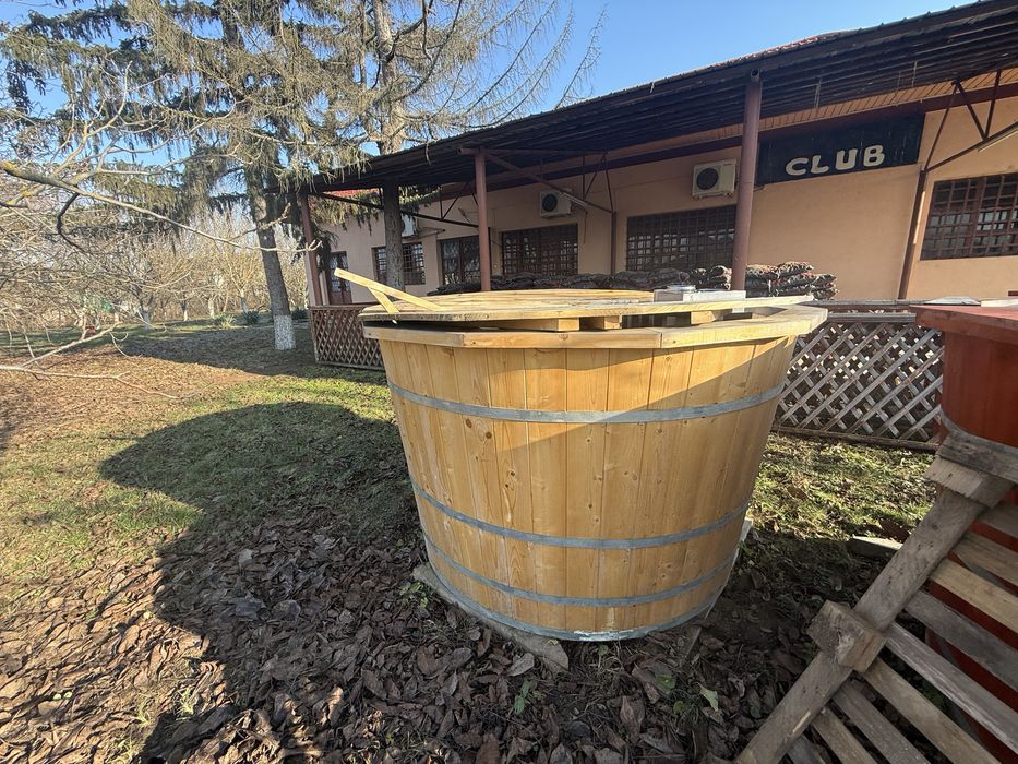 Ciubăr din lemn, sobă inox, 8–10 persoane – 2 bucăți disponibile