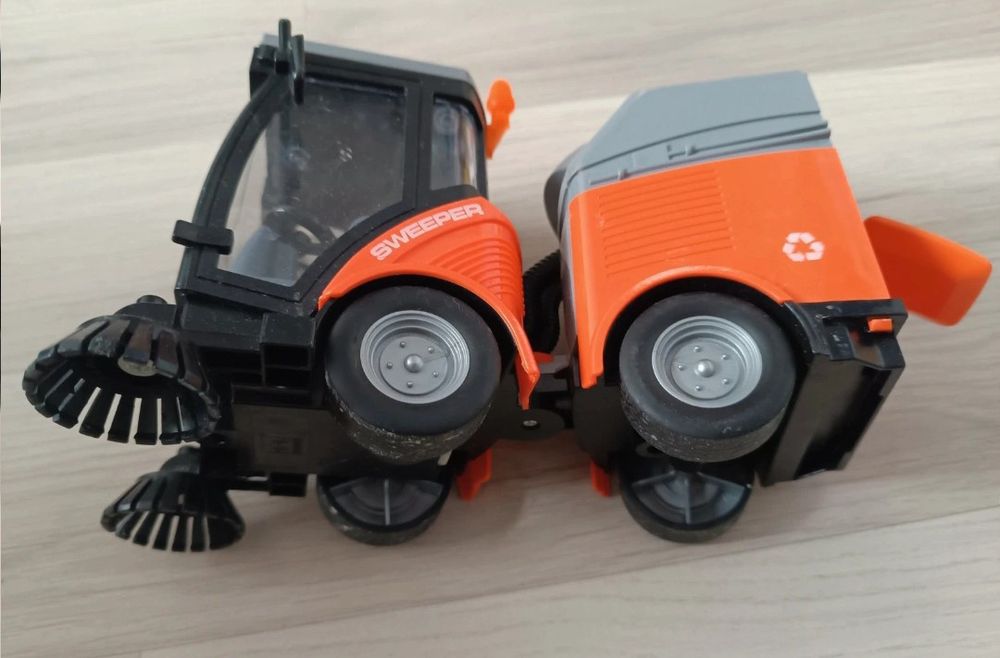 Camion de jucarie cu sunete și lumini