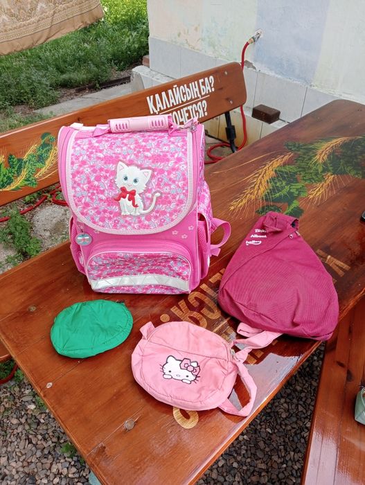 Продам рюкзак для девочки очень лёгкий