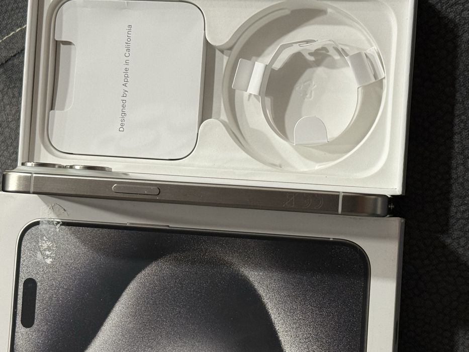 Продавам I phone 15 pro 256MB