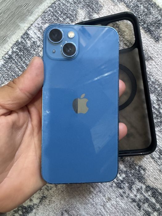 Iphone 13 de 128 gb orice retea , are zgarieturi