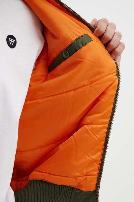 Пилотско яке тип бомбър на Alpha Industries