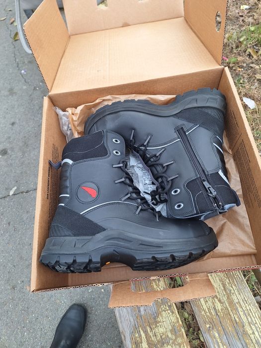 Продам сефти ботинки 44 размер