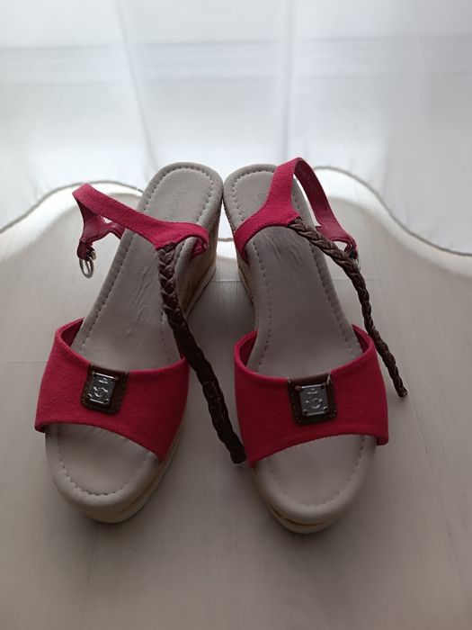 Sandale cu platforma 36