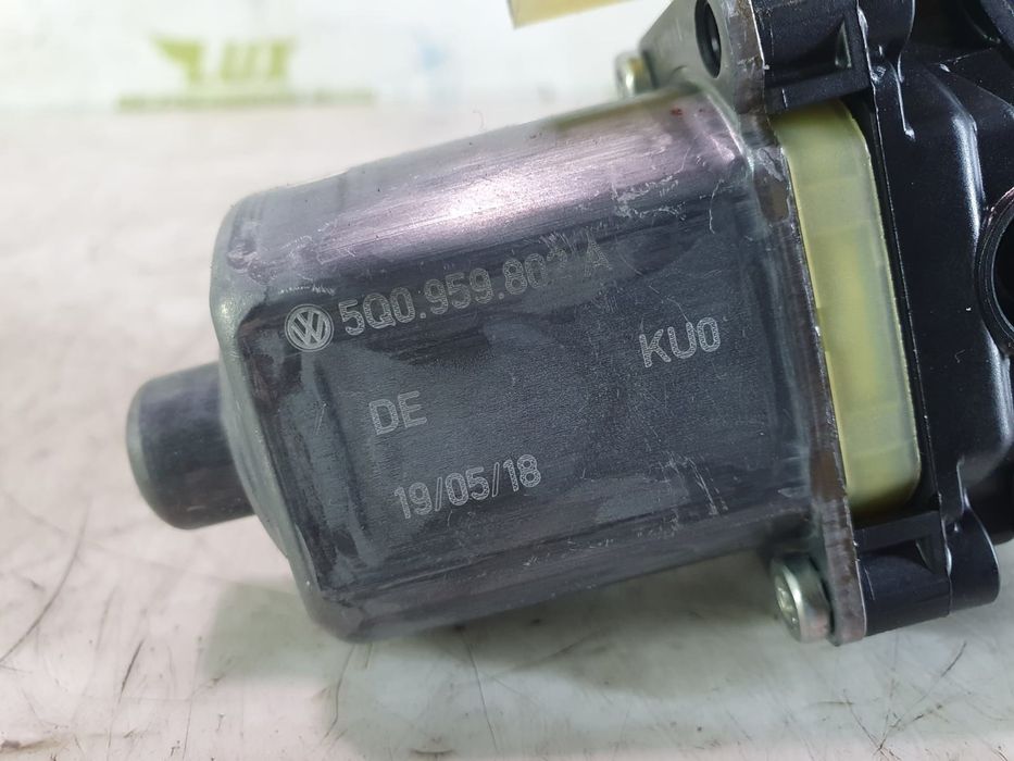 Motoras geam dreapta spate 5q0959802a Volkswagen T-Roc 1 (2017 - 2020) 1.5 tsi DADA