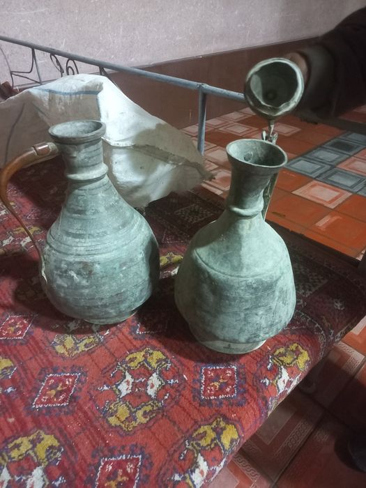 Eski mis ko'zalar sotiladi