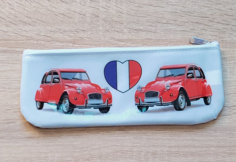 Три несесера и кутия за очила