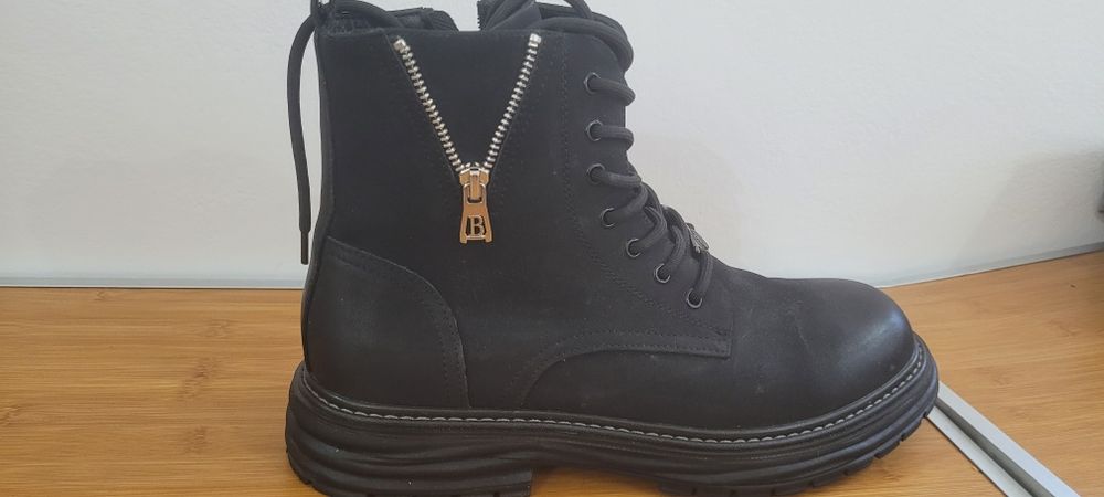Ghete de piele,cu fermoar