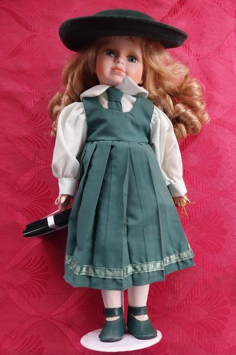 Păpușă din porțelan de colecție.