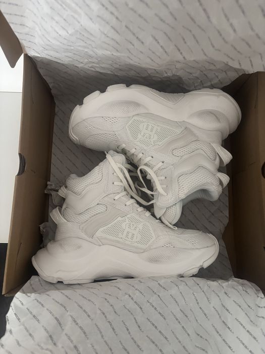 Made by Society adidasi white