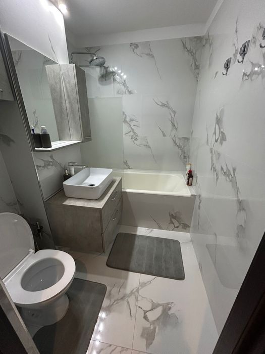 Inchiriez apartament 3 camere
