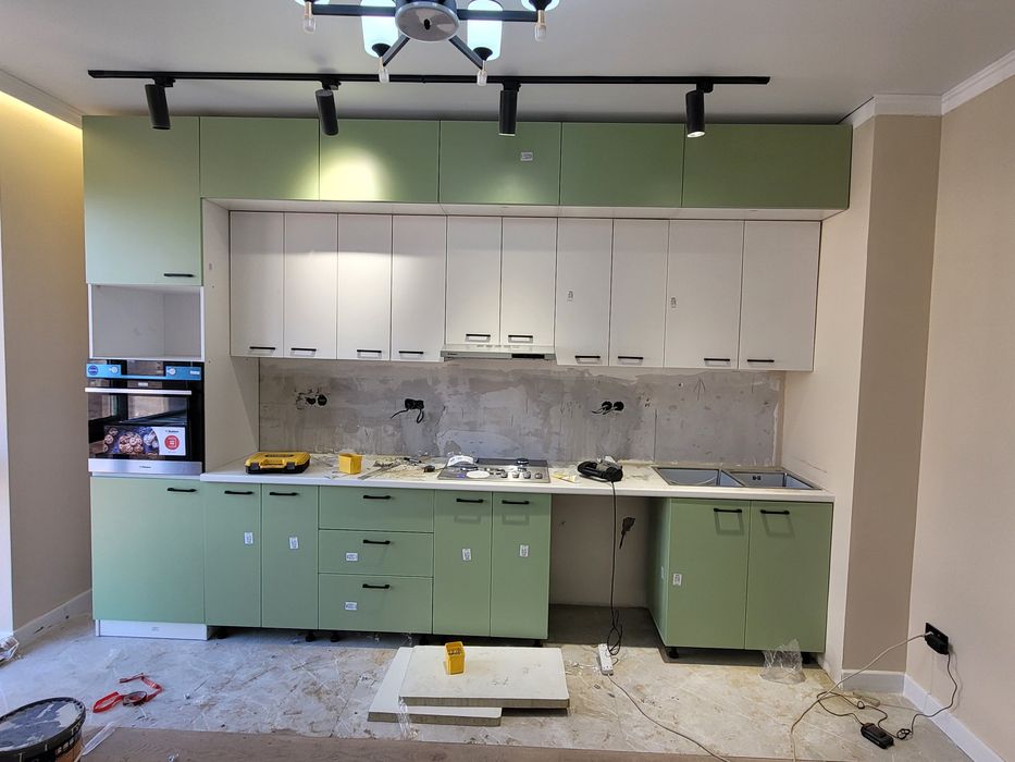 Кухния до потолка