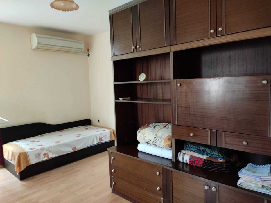 Дава се под наем Двустаен апартамент в Хасково, Център - 68 кв.м за 357 € - Снимка #1