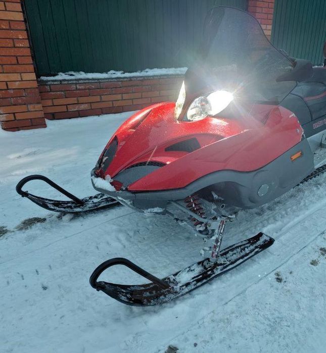 Продам снегоход Arctic cat