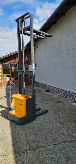 Transpaleta cu Catarg Liza electrica