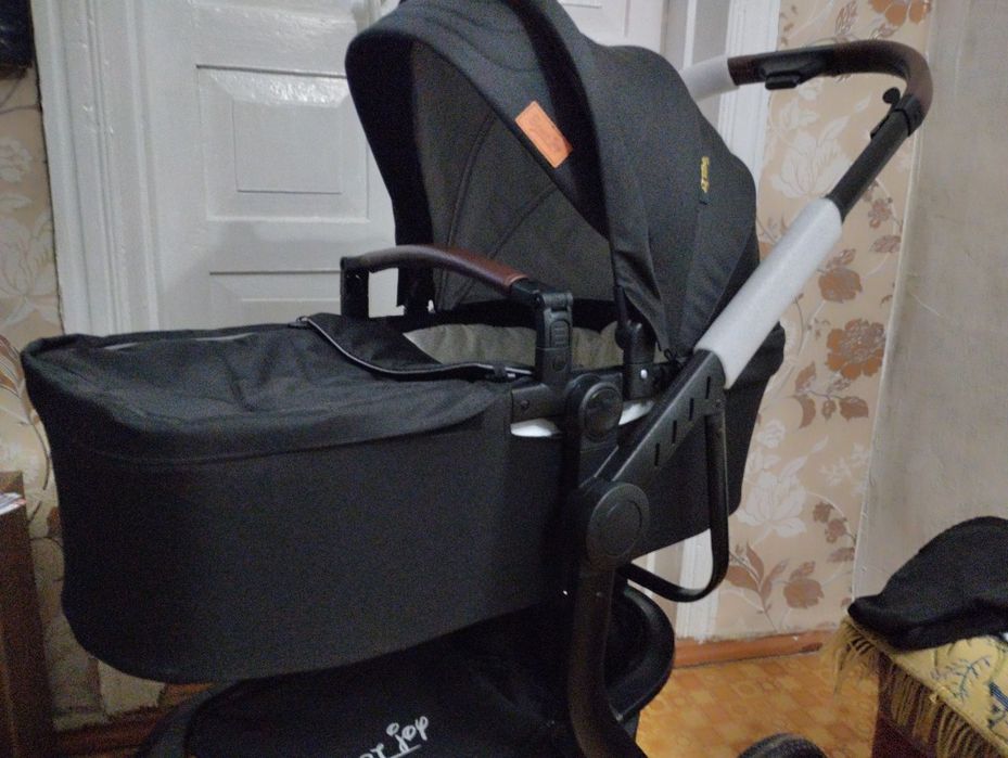 Коляска новая 3 в одном