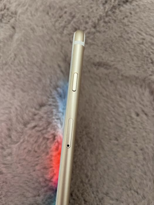 Vând Iphone 6+ gold