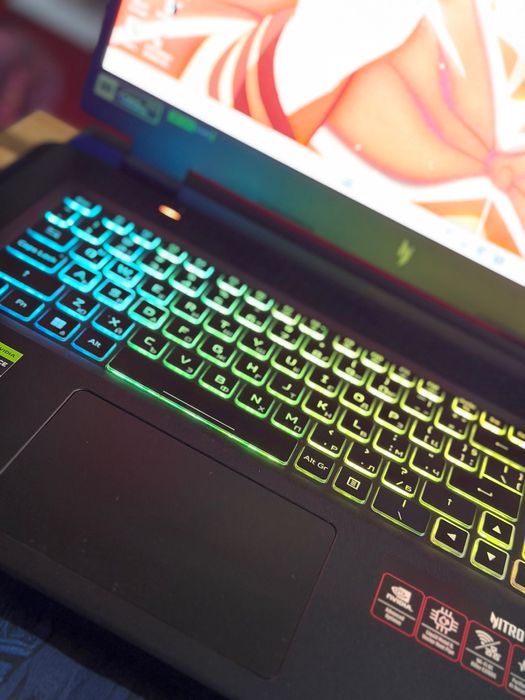 Геймърски лаптоп acer nitro 17,Ryzen 7,RTX 4070,1tb ssd,32gb ram