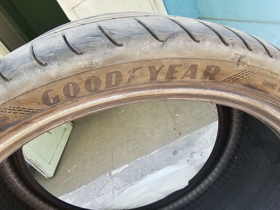 275/30 R20 Goodyear