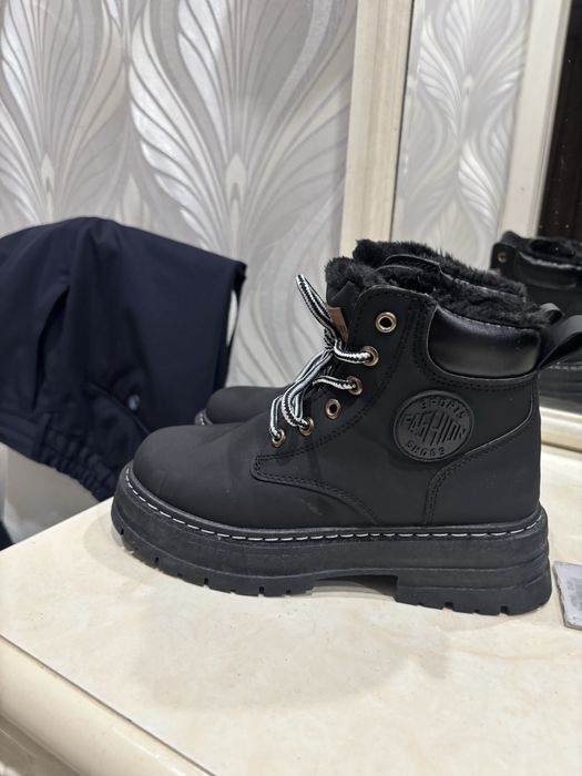 Продам зимние ботинки новые