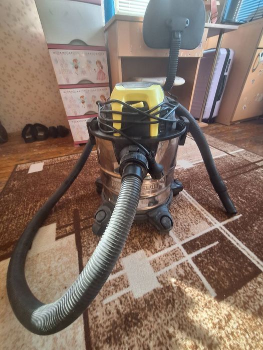 Индустриална прахосмукачка