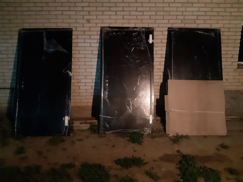 Продам металический двери  новый