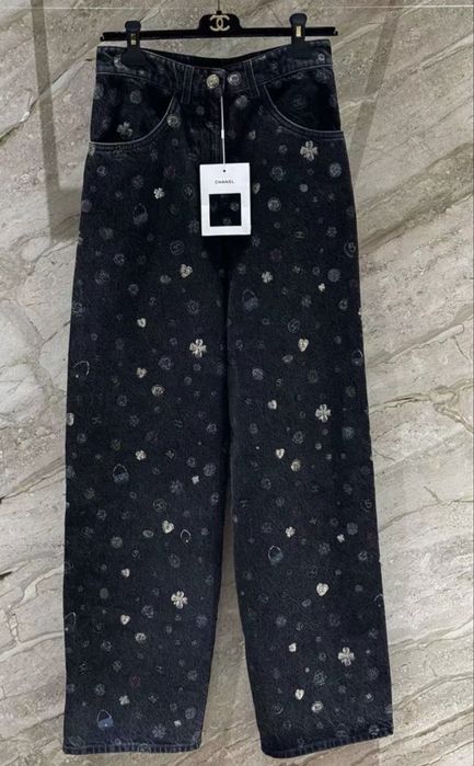 Дънки на  марката Chanel