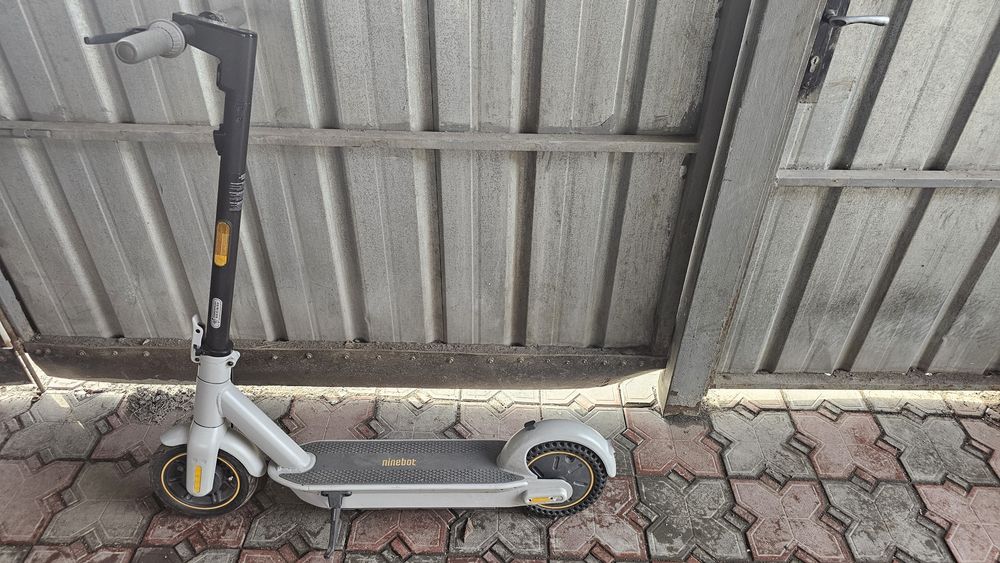 Электросамокат ninebot G30max.