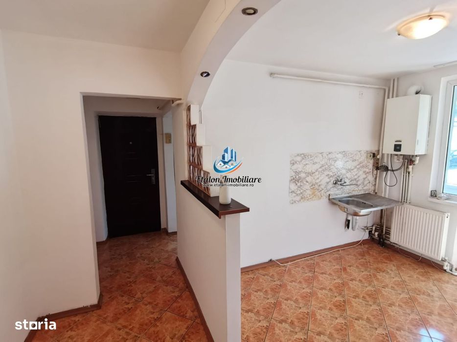 Apartament 2 camere decomandat / parter / Scoala 10 / Precista