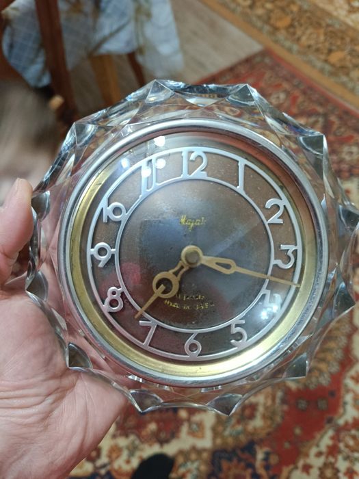 Продам часы древние СССР