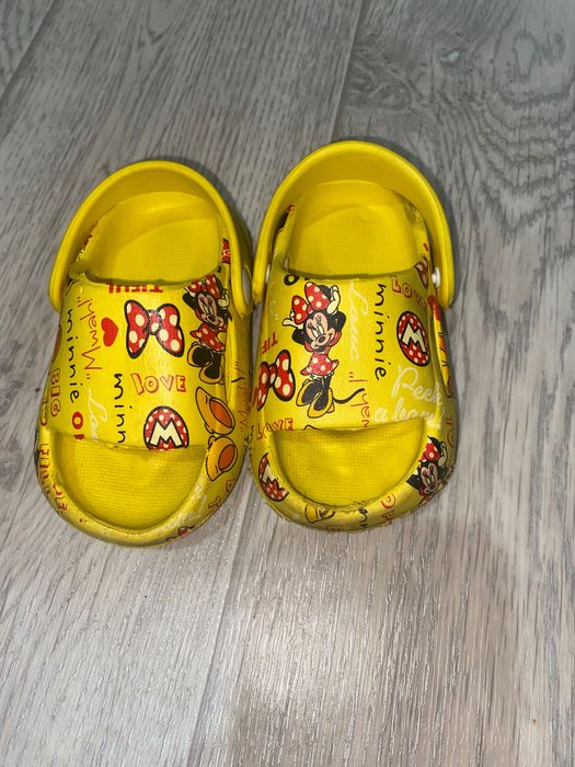 Продам детскую обувь