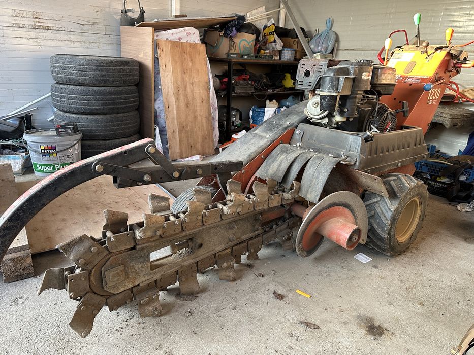Inchiriez miniexcavator Caterpilar 1,9t, trancher provesional,rem baculabila, mai, dr