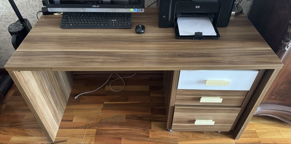 Рабочий стол (письменный)