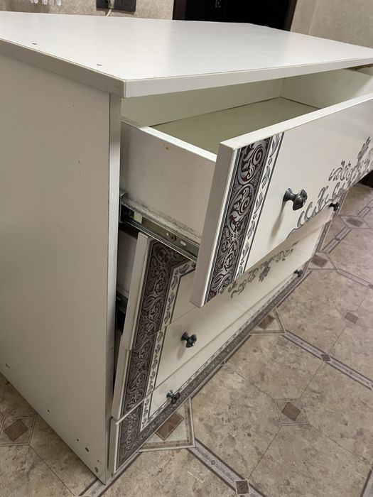 Продам комод нужно починить задвижки