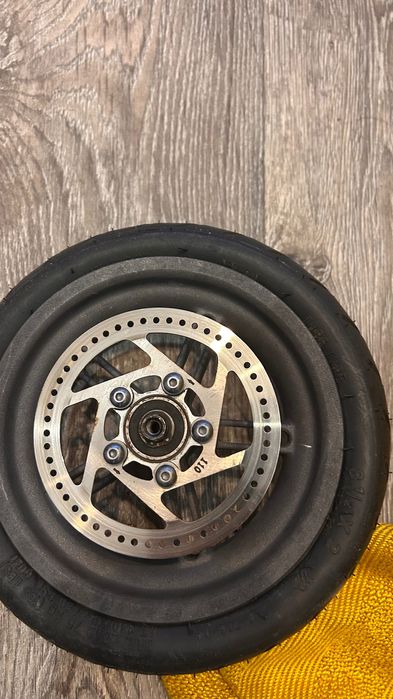 Продавам задно колело за електрически скутер Xiaomi M365.