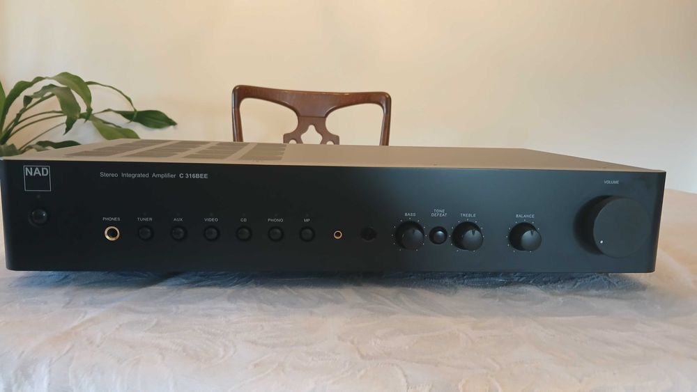 Продавам стерео усилвател NAD C316 BEE V2