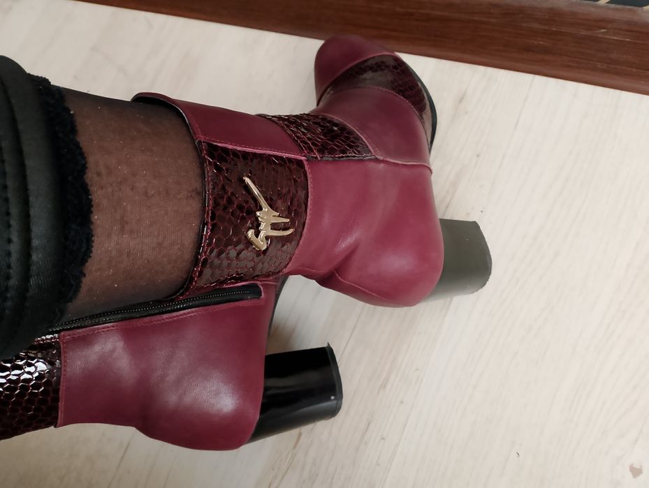 Дамси боти бордо от естествена кожа,произведени в България.