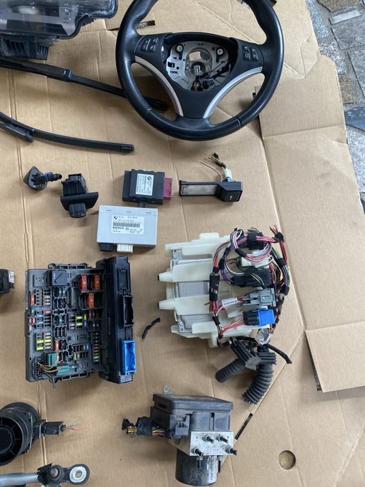 Volan ,far xenon ,aeroterma ,contact ,comanda clima Bmw seria 1 e87