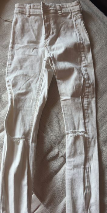 Бели дамски дънки Bershka