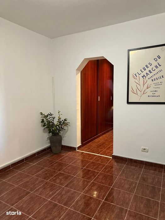 Ap 3 cam decomandat - zona Lebăda