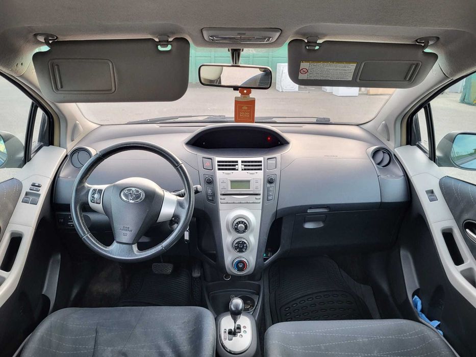 Toyota yaris  an 2008 cutie automata