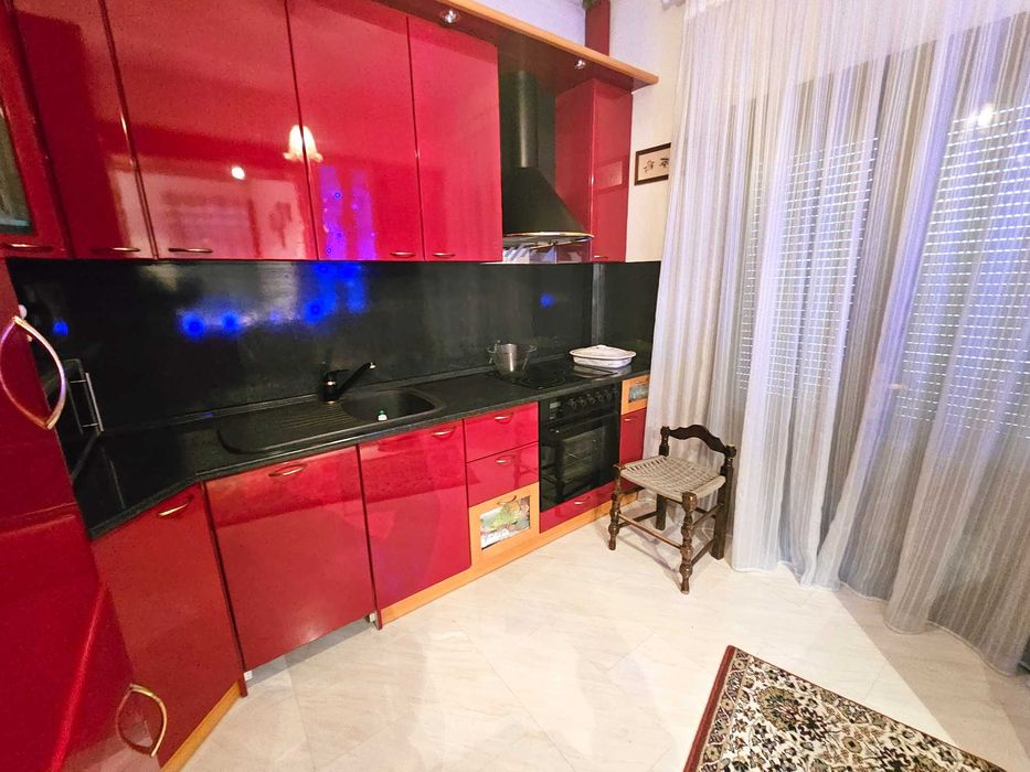 ПРОДАВА се самостоятелна къща 210кв.м. в центъра на DRAMA (код 8123)