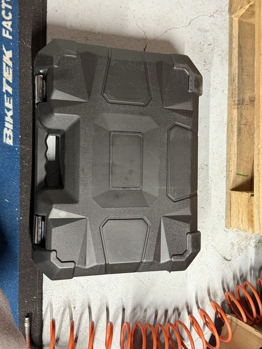 Преса за кримване на маркучи,