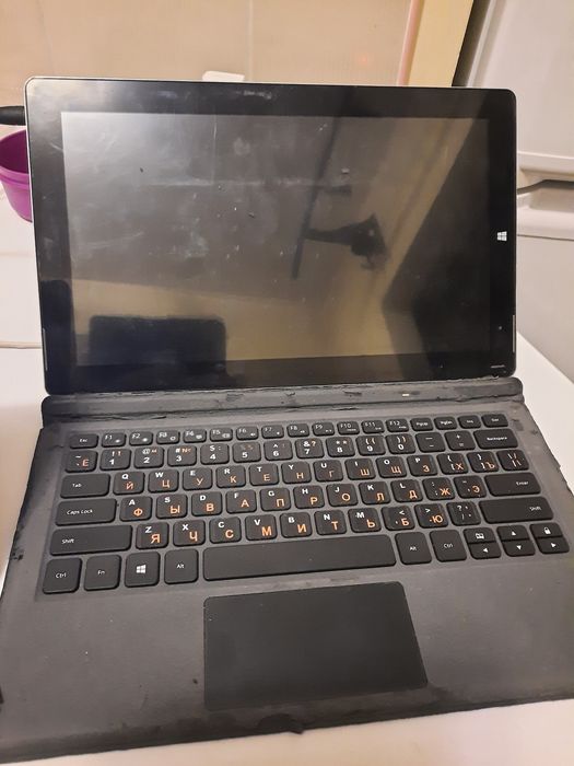 Продам два планшета с клвиатурами