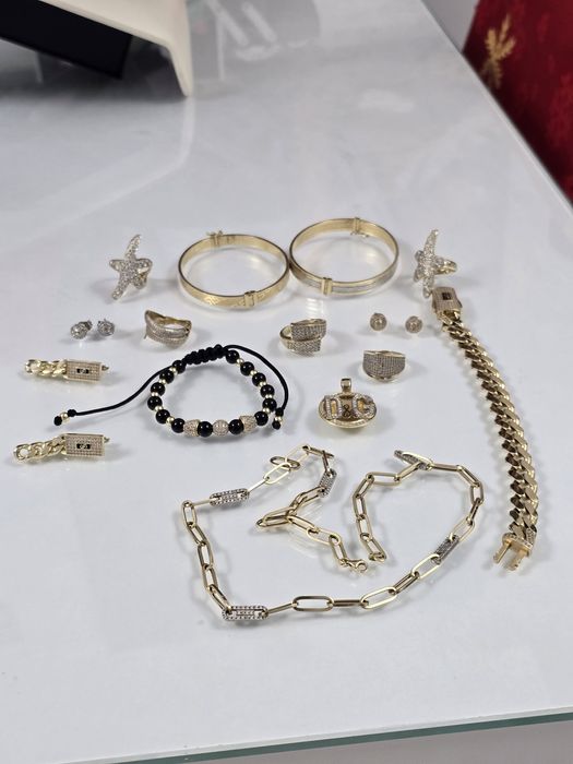 Vând aur 14 k în condiții bune