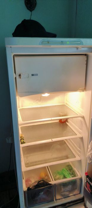 Холодильник Бирюса в хорошем состоянии рабочий